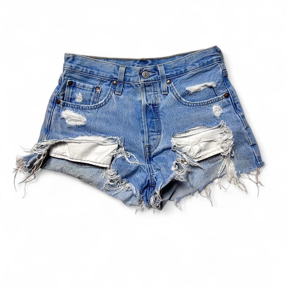 Levi’s Jeans Premium 501 Button Fly Light Wash Denim Cutoff Shorts Womens 28”